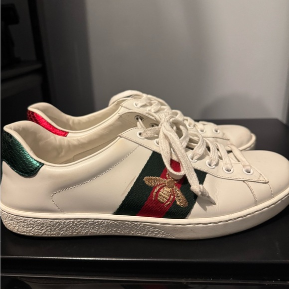 Worn it twice only. Original receipt available as well - Picture 7 of 10